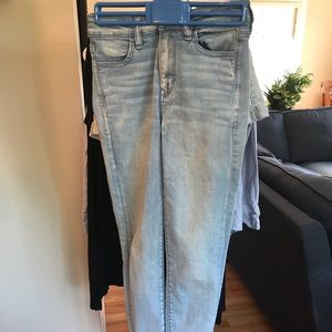 Light wash high rise American Eagle jeans